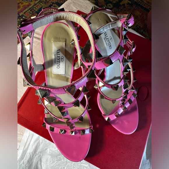 Valentino Garavani Rockstud T-Strap Leather Sandals Pink size 7 EU 37 - Picture 11 of 16